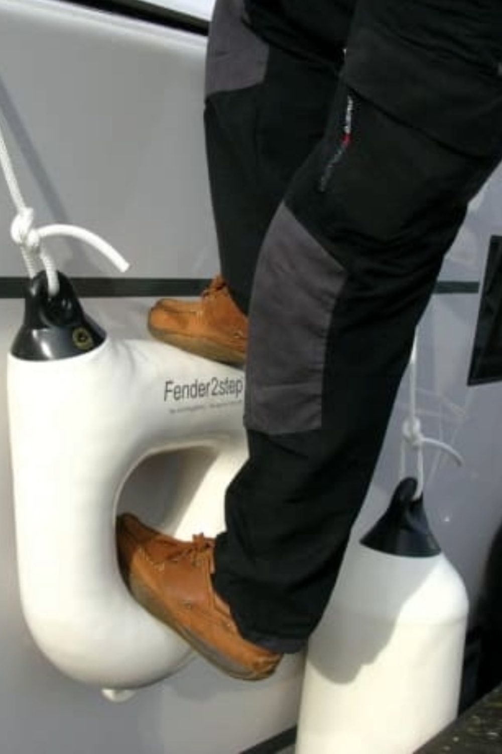 Fenderstep 2 trinn Hvit med sorte fester